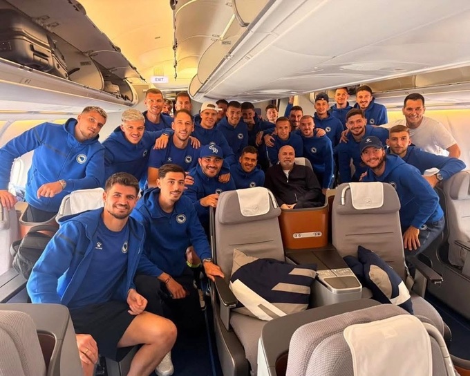 ĐT Bosnia có thể sẽ dành nhiều thời gian ngồi máy bay hơn là trên sân tập. Ảnh: Bosnian Football