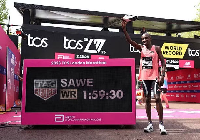 Sabastian Sawe lập kỷ lục thế giới mới tại London Marathon 2026