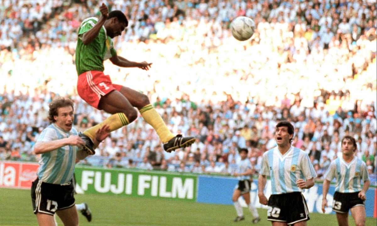 Những chú sư tử bất khuất Cameroon đánh bại nhà ĐKVĐ Argentina của Diego Maradona, trong trận mở màn của World Cup 1990 