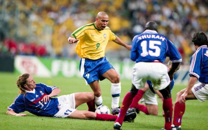 Nỗi đau của "người ngoài hành tinh" Ronaldo ở France' 98