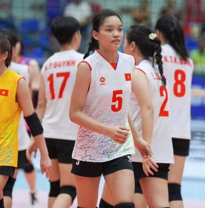 Ánh Thảo được trao băng đội trưởng tuyển bóng chuyền nữ U18 Việt Nam