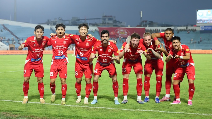 Niềm vui của CA TP.HCM khi có bàn thắng. Ảnh: Đình Viên 