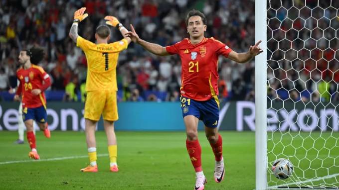 Oyarzabal ghi bàn vào lưới tuyển Anh giúp Tây Ban Nha vô địch EURO 2024 (ảnh: AS)