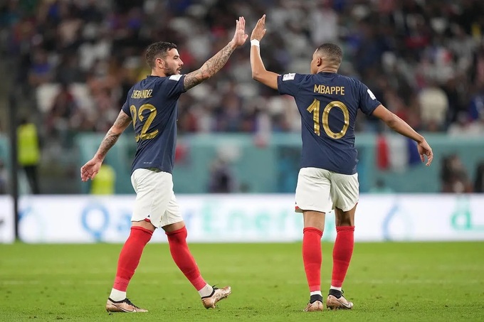 Kylian Mbappe là đối tác ăn ý của Theo Hernandez bên cánh trái. Ảnh: X
