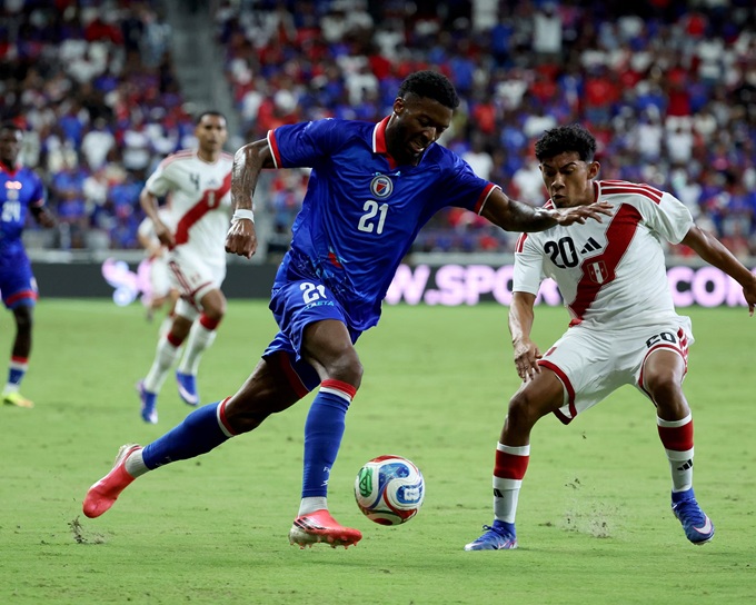 Hậu vệ Josue Casimir (trái) là một trong những cầu thủ nổi bật nhất của ĐT Haiti