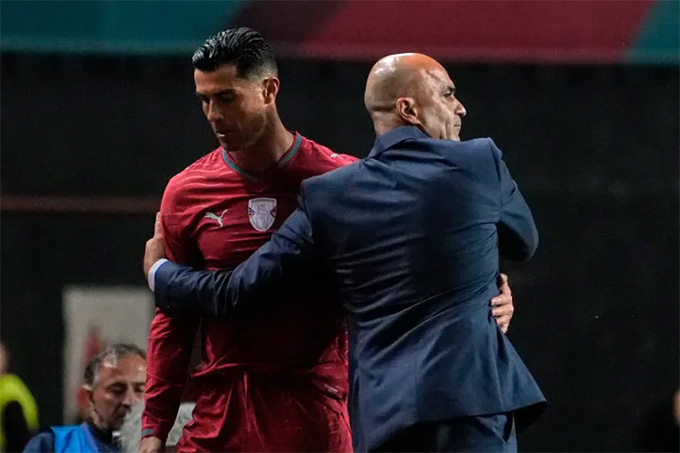 Cả Ronaldo lẫn HLV Martinez nên hiểu điều gì là tốt nhất cho Bồ Đào Nha lúc này