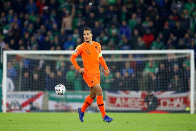 Van Dijk đá gần 6.000 phút trong 12 tháng qua (ảnh: AP)