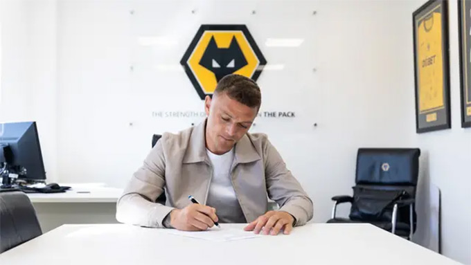 Trippier mới ký hợp đồng với Wolves