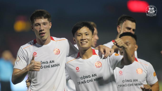 Lee Williams (trái) thi đấu tốt tại V.League mùa đầu tiên - Ảnh: CLB Công an TP.HCM 