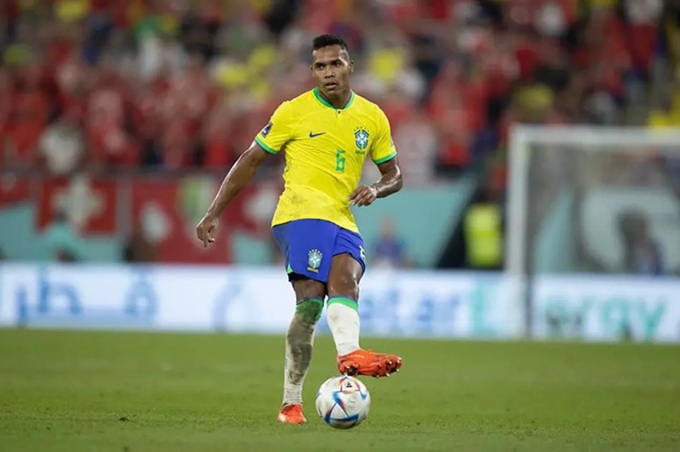 Alex Sandro ở tuổi 35 đã qua thời đỉnh cao