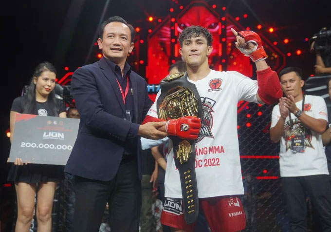 Nguyễn Trần Duy Nhất là người đầu tiên giành đai hạng 60kg