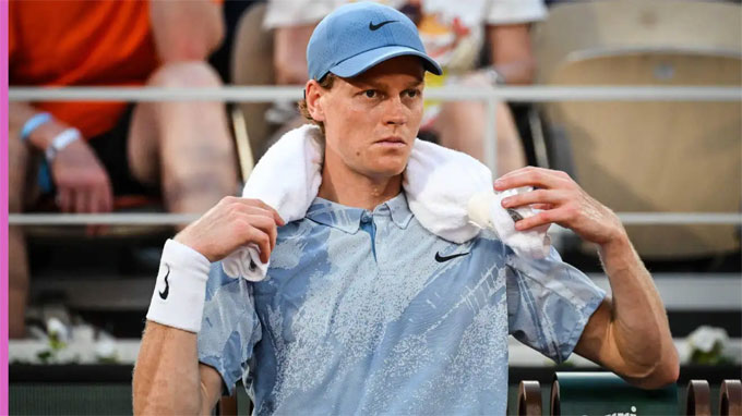 Sinner gục ngã ở vòng hai Roland Garros 2026 vì kiệt sức. Ảnh: ATP