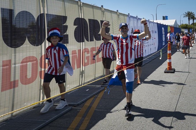 Các CĐV của đội khách Paraguay