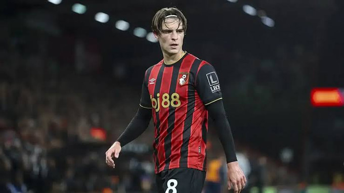 Alex Scott sẽ là mục tiêu tiếp theo của MU