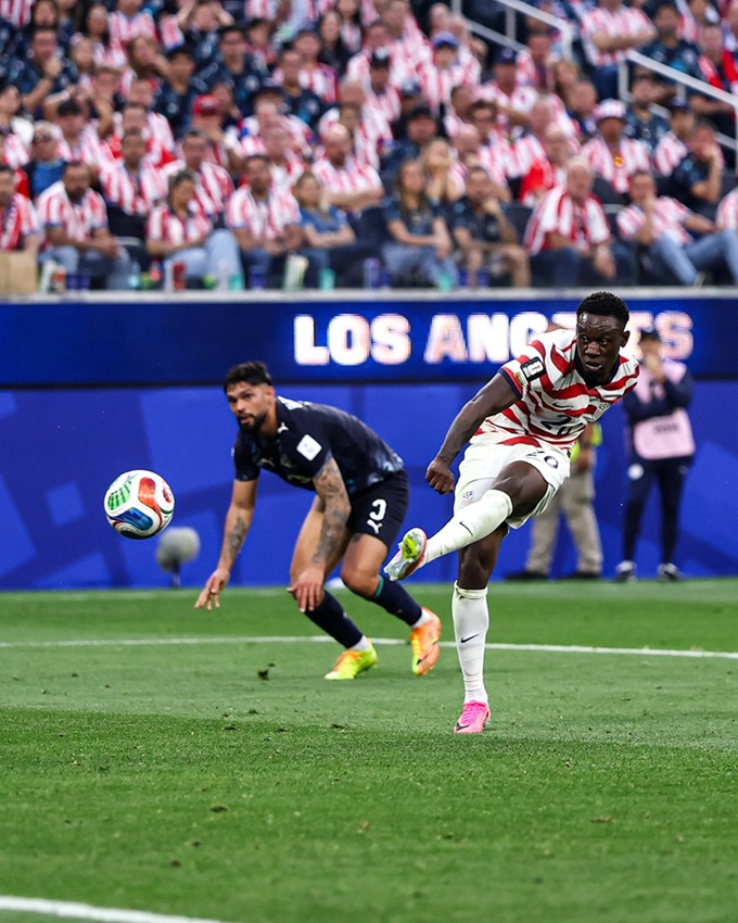 Balogun tung cú sút hiểm hóc nâng tỷ số lên 3-0 cho Mỹ