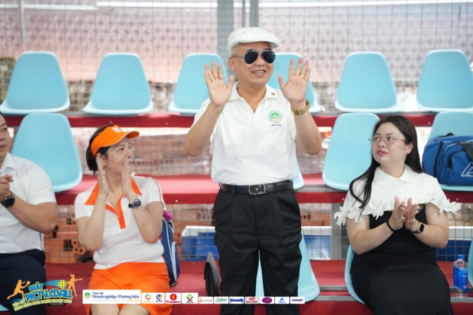Ông Nguyễn Ngọc Quang - Chủ tịch Hiệp hội Doanh nghiệp nhỏ và vừa nông thôn Việt Nam (giữa)