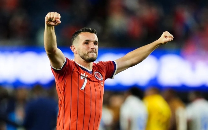 John McGinn ăn mừng sau khi ghi bàn thắng duy nhất của trận đấu cho ĐT Scotland