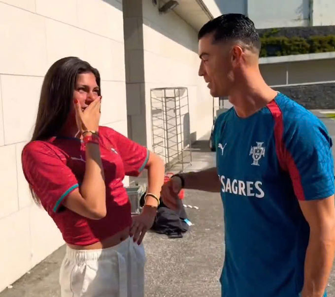Celine bật khóc khi gặp Ronaldo