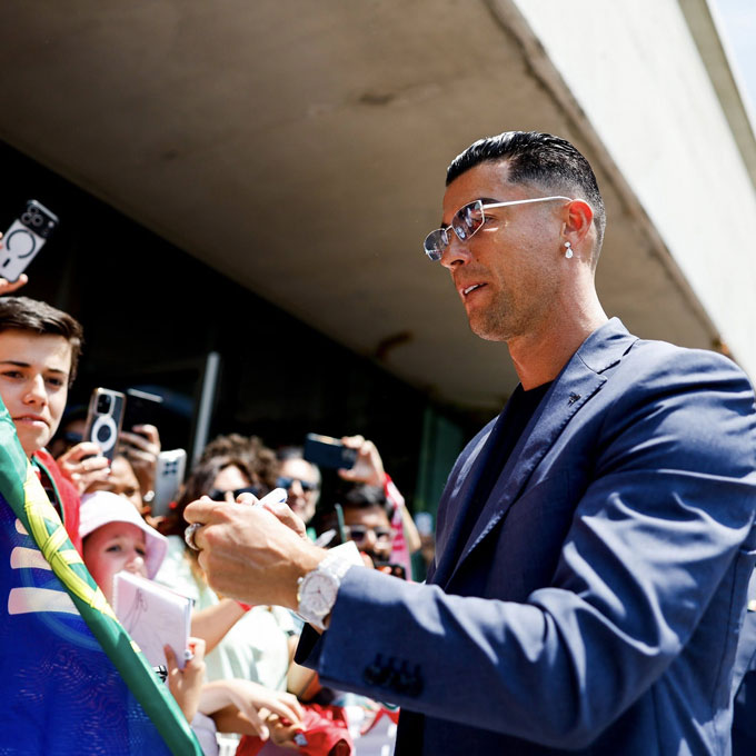 Cristiano Ronaldo luôn thu hút sự chú ý