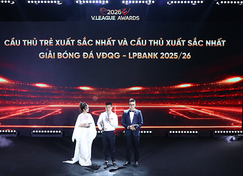 Tiền vệ Nguyễn Quang Hải xuất sắc nhất V.League 2025/26. Ảnh: Đức Cường