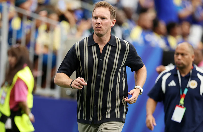 Trang phục trước và trong hiệp 1 của HLV Nagelsmann