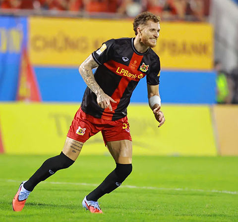 Nguyễn Tài Lộc cũng được HLV Kim Sang Sik trao cơ hội. Ảnh: Ninh Bình FC