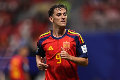 Gavi được đá chính trên hàng công dù không phải là một winger. Ảnh: X