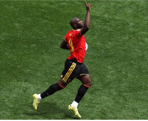 Romelu Lukaku góp mặt trong bàn thắng gỡ hòa 1-1 cho Bỉ chỉ 22 giây sau khi vào sân
