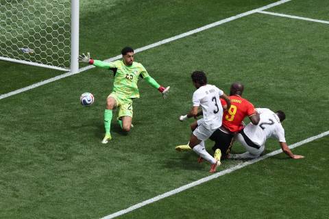 Lukaku đang giống như que diêm, bùng cháy lên lần cuối trước khi tắt lịm