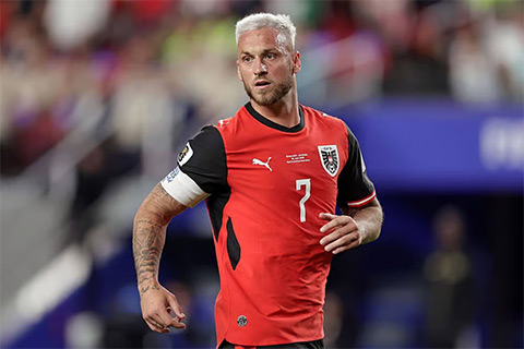 Lão tướng Arnautovic ghi dấu giầy ở 2 bàn thắng của Áo