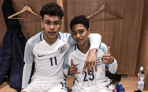 Rogers (trái) và Bellingham là đồng đội ở tuyển Anh từ cấp độ U15