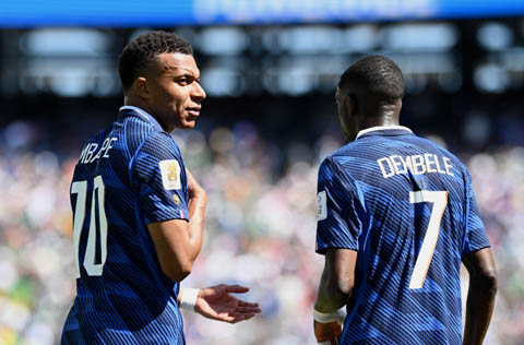 Áo Mbappe có chút khác so với đồng đội ở ĐT Pháp tại World Cup 2026 - Ảnh: The Sun
