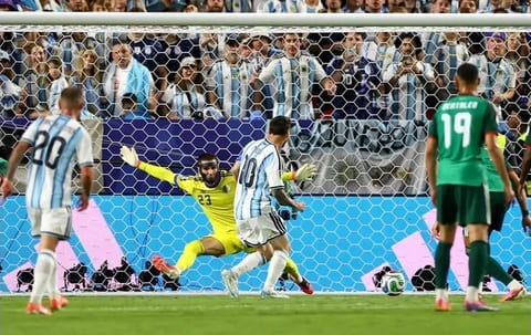 Messi đã biến trận ra mắt World Cup của Luca Zidane thành cơn ác mộng. Ảnh: Dawn
