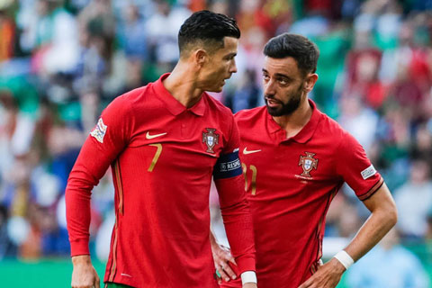 Ronaldo và đồng đội Bruno Fernandes