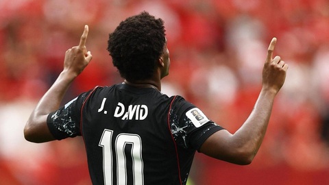 Jonathan David vừa lập hat-trick vào lưới của Qatar