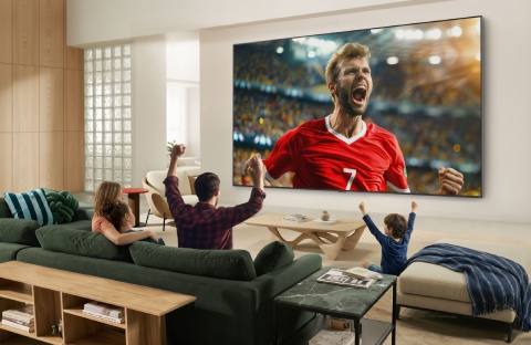 Màn hình 115 inch biến phòng khách thành “khán đài riêng”