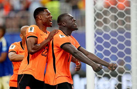 Sự thay đổi vị trí trung phong của Koeman là yếu tố quyết định đến chiến thắng của Hà Lan trước Thụy Điển