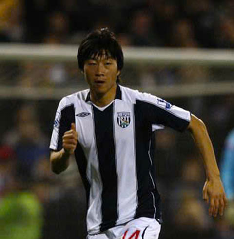 HLV Kim Do Heon từng thi đấu cho West Brom trước khi trở thành trợ lý của ĐT Việt Nam
