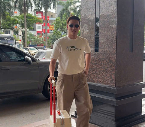 Bùi Hoàng Việt Anh bảnh bao khi lên hội quân