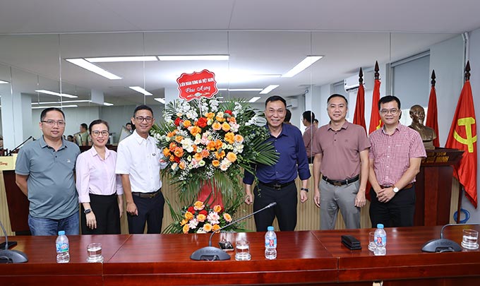 Chủ tịch VFF - Trần Quốc Tuấn gửi lời chúc tới toàn thể nhà báo, phóng viên của toà soạn Tạp chí Bóng đá 