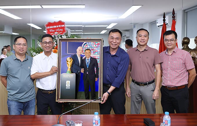 Chủ tịch Trần Quốc Tuấn kỳ vọng Tạp chí Bóng đá tiếp tục đổi mới, truyền tải thông tin chân thực, sinh động, thời sự 