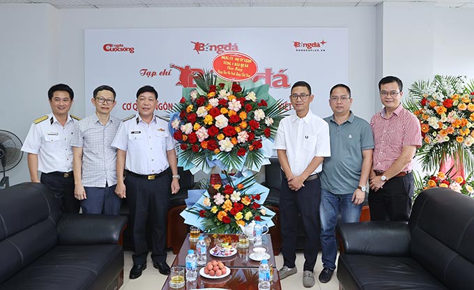 Lữ đoàn Hải quân đánh bộ 147 - Quân chủng Hải quân chúc mừng Ban Biên tập, các phóng viên, biên tập viên của toà soạn 