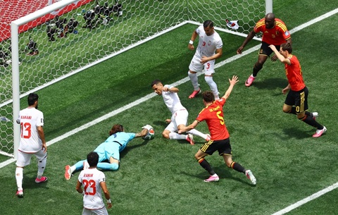 Pha cứu thua được xem là xuất sắc nhất giải đấu của Alireza Beiranvand