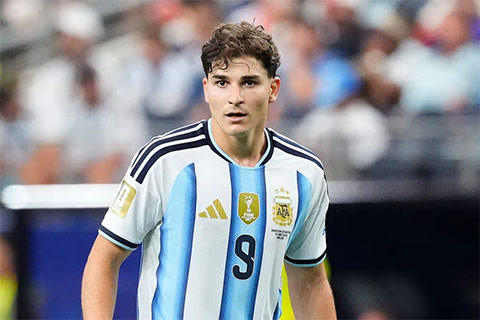 Barca rất thèm khát Alvarez