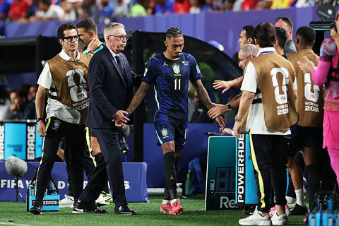 Ancelotti sẽ cần một cầu thủ đủ sức gánh vác vai trò của Raphinha