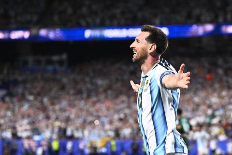Messi ăn mừng bàn thắng