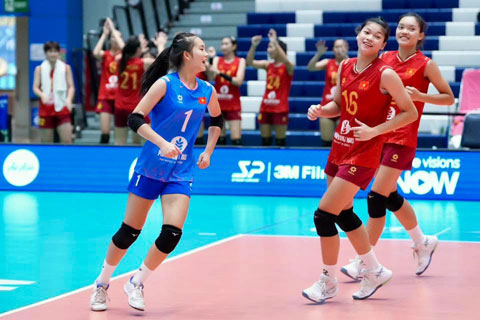 Khánh Linh (số 16) là niềm hy vọng mới trên hàng công của bóng chuyền nữ trẻ Việt Nam