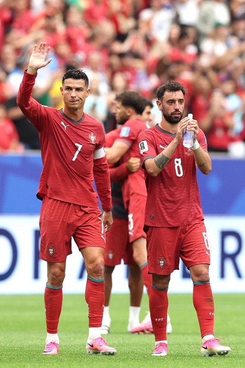 Bruno Fernandes lần đầu tiên kiến tạo cho Ronaldo sau 3 năm