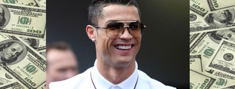 Ronaldo bị đòi tăng lương khi họp báo