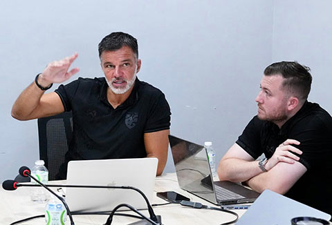 HLV Anthony Hudson xác nhận phải gọi nhiều cầu thủ trẻ lên tuyển